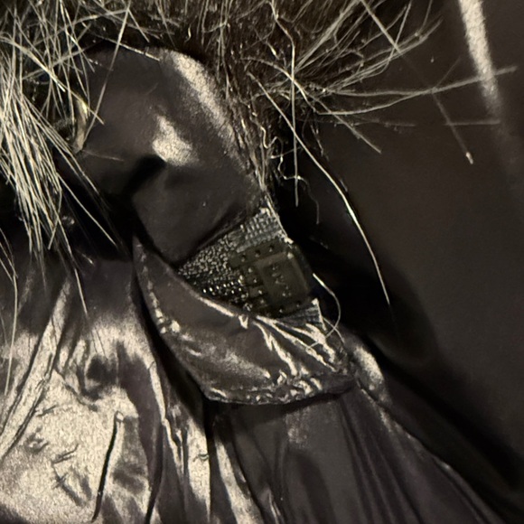 MICHAEL Michael Kors Women’s Medium Shiny Black Puffer Jacket with Faux Fur Trim - Picture 3 of 14